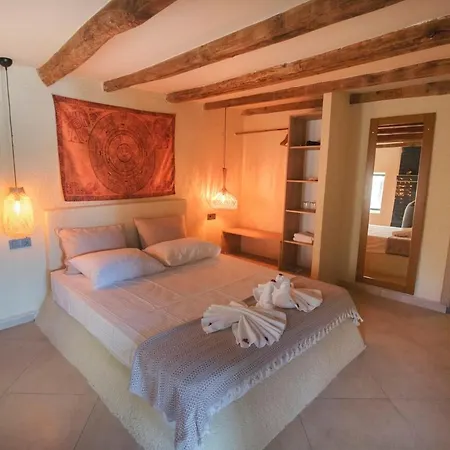 Charming Boutique With Garden Hotel