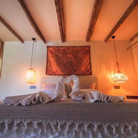 Charming Boutique With Garden Hotel